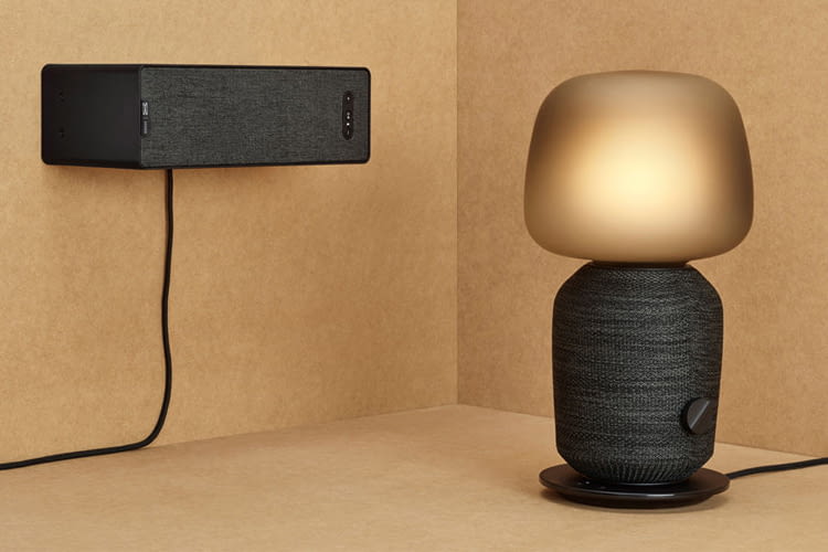 In Kooperation mit Sonos vermarktet IKEA einen SYMFONISK Lautsprecher und eine SYMFONISK Lampe mit Sound