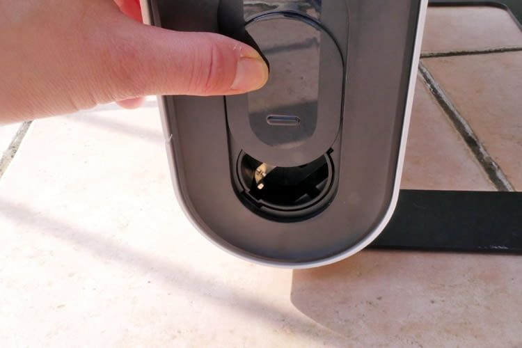 EET SolMate hat z. B. eine integrierte Steckdose für Notfälle