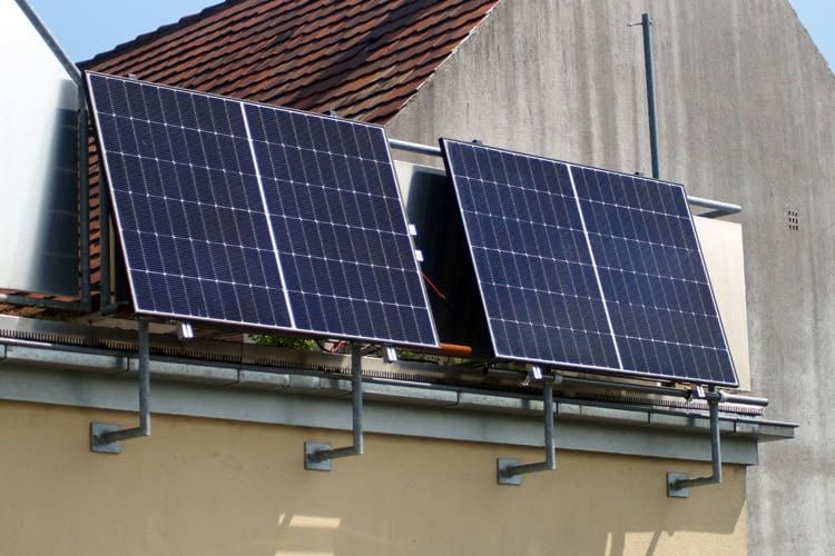 Solarpanels gibt es in verschiedenen Größen von 100 bis 500 Watt