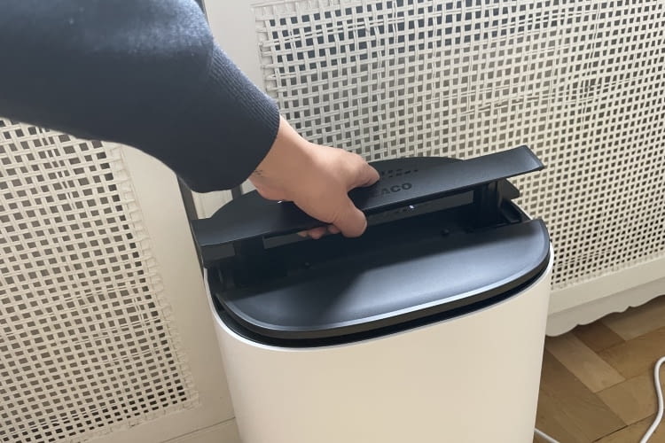 Mit dem ausziehbaren Tragegriff mussten wir im Test nicht auf Ästhetik verzichten und konnten die Position des Meaco Luftentfeuchters dennoch einfach ändern