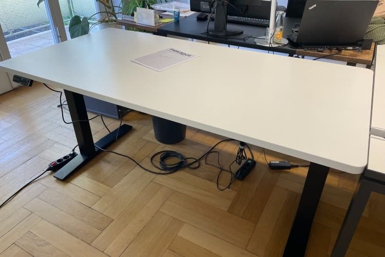 Der Flexispot steht jederzeit sicher und sehr stabil