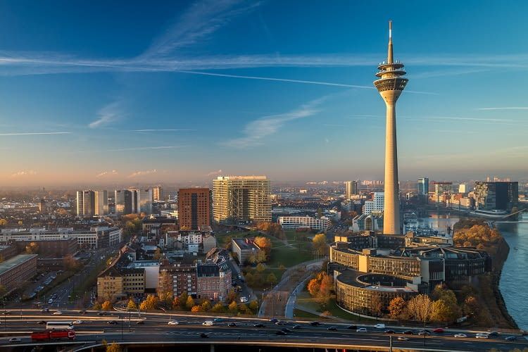 Installation und Montage einer Photovoltaikanlage mit oder ohne Stromspeicher in Düsseldorf und Umgebung