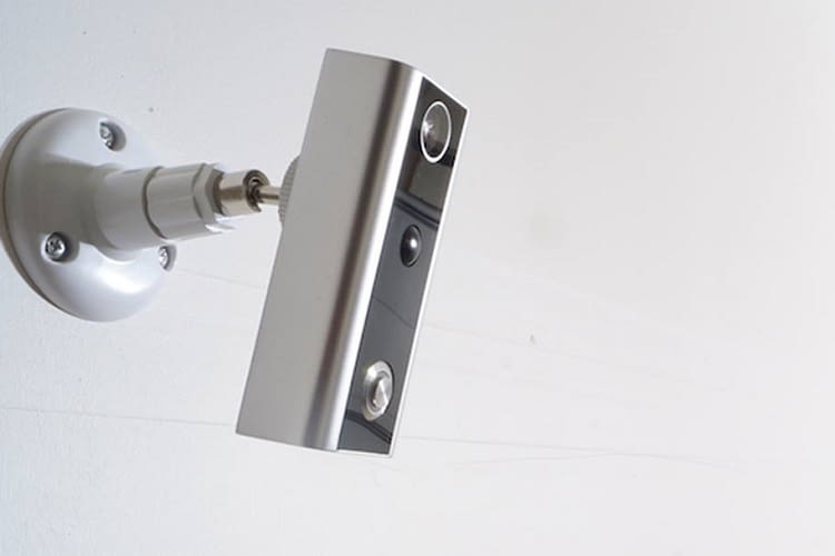 Die Xchime Doorbell kann auch frei hängend angebracht werden