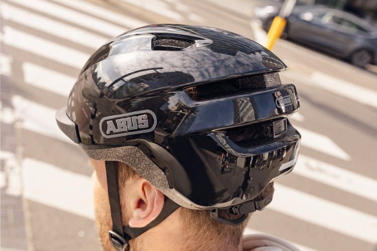 Dieser Helm ist in verschiedenen Farbvarianten erhältlich