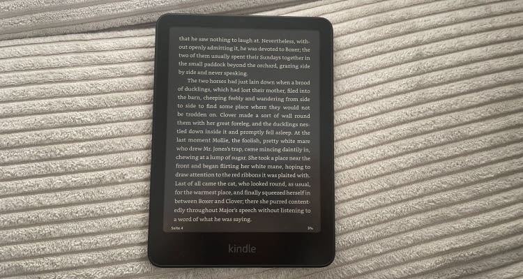 Der Dunkelmodus hilft einigen Personen beim Lesen