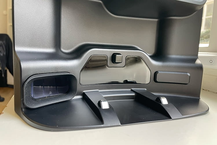 So sieht die Lade- und Absaugstation des Eufy E20 aus