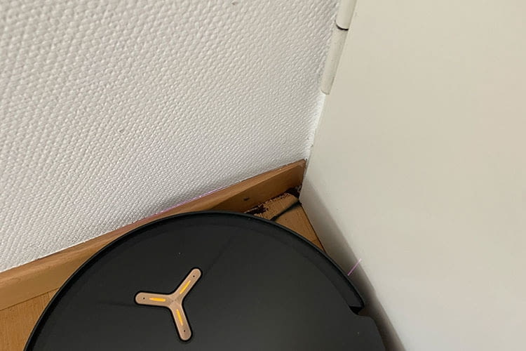 Der DEEBOT T50 MAX PRO OMNI lieferte sehr gute Ergebnisse bei der Ecken- und Kantenreinigung