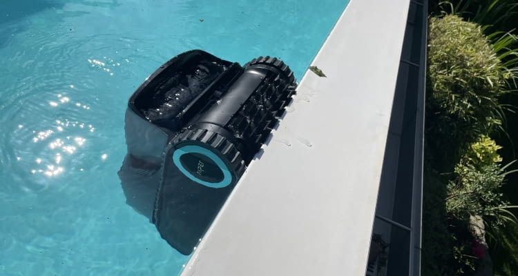 AIPER Scuba X1 Pro Max ist ein absoluter Alleskönner und wurde so Poolroboter Testsieger
