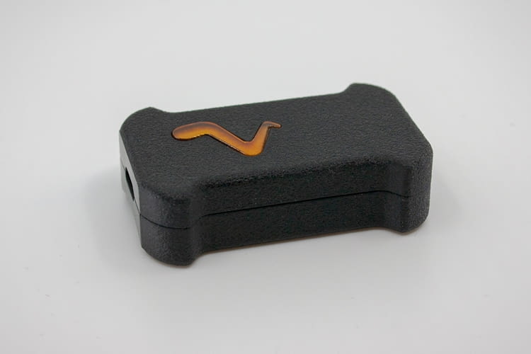 Vmaxpro ist so kompakt, dass er auch an Schuhen befestigt oder unter Kleidung getragen werden kann