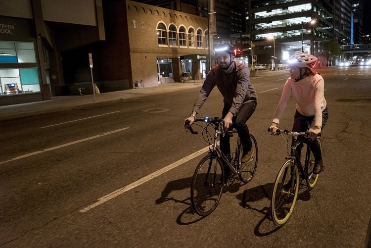 Bessere Sicht, dank Frontlicht am Lumos Fahrradhelm