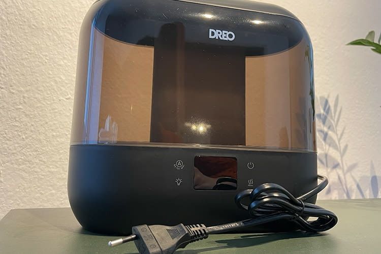 Der Dreo smart Luftbefeuchter hat ein schmales, rechteckiges Design