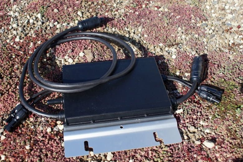 So sieht ein klassischer Hoymiles 800 Watt Wechselrichter aus