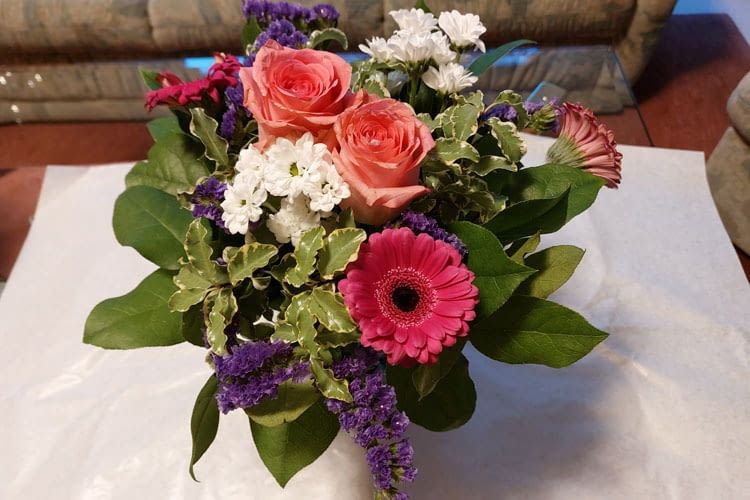 Bei diesem Test-Strauß war neben Rosen und Gerbera auch Strandflieder enthalten