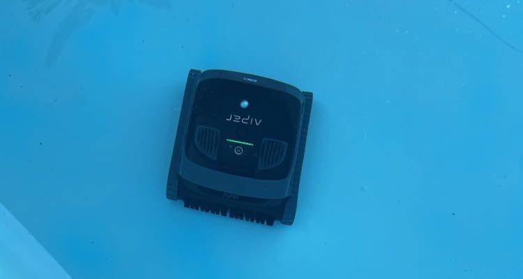 Die Poolbodenreinigung mit AIPER Scuba X1 war super gründlich