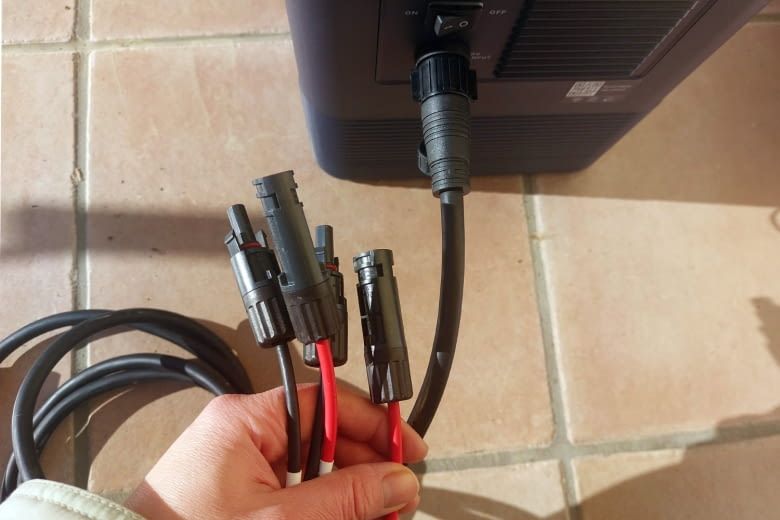 Dieses Kabel besitzt genügend Anschlussports für zwei Solarmodule