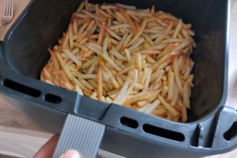 Wir empfehlen die Pommes zwischendurch zu wenden
