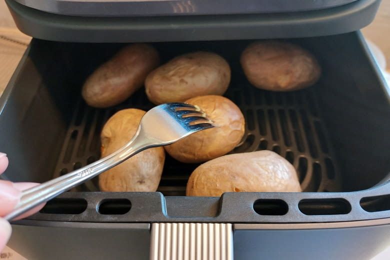 Kartoffeln aus dem Air Fryer lassen sich meist sehr einfach schälen
