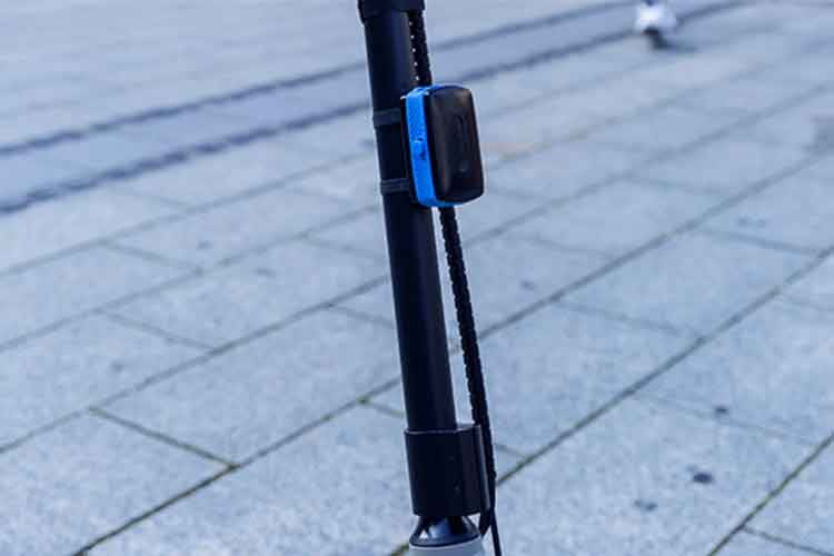 Auch E-Scooter erhalten mit der ABUS Alarmbox einen Diebstahlschutz - der Alarmton erreicht eine Lautstärke von ca. 100 Dezibel