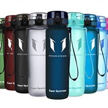 Tritan Trinkflasche in verschiedenen Größen. BPA-frei und ideal für unterwegs, Sport oder Outdoor-Abenteuer.