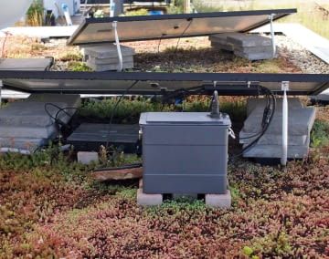 Die meisten Balkonkraftwerk Speicher nehmen nur wenig Platz weg