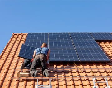 Wir nennen alle aufkommende Kosten einer 11 kWp Photovoltaikanlage.