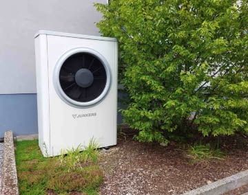 Eine Wärmepumpe ist umweltfreundlich, dafür aber teuer in der Anschaffung. Wir geben einen Überblick über die Kosten und mögliche Förderungen