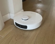 Der E40 Ultra ist ein wahres Saugroboter Schnäppchen. Doch kann er auch im Test überzeugen?