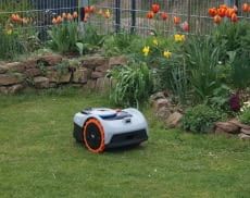 Mähroboter sind kein Kinderspielzeug und dürfen nicht unterschätzt werden