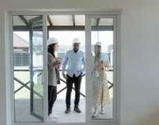 Entdecken Sie, wie smarte Technik Renovierungen optimiert. Erhöhen Sie Komfort, sparen Energie und steigern den Immobilienwert.