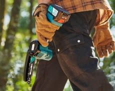 Mit der Akku-Kettensäge von Seesii wird die Gartenarbeit zum Kinderspiel