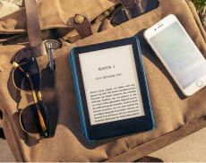 Ein Amazon Kindle eBook-Reader ist die Bibliothek für die Handtasche