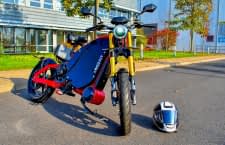eROCKIT ist ein Elektromotorrad mit Pedalen und offizieller Straßenzulassung