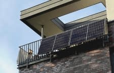 Immer mehr Balkone werden mit Solarpanelen ausgestattet