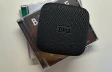 Die Tribit StormBox Micro ist nicht einmal so groß, wie eine CD-Hülle
