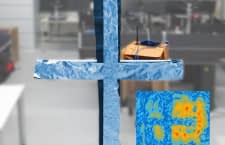 Das WLAN-Hologramm rekonstruiert das Aluminium-Kreuz