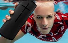 Der UE MEGABOOM 3 Bluetooth Lautsprecher ist wasserdicht und sogar schwimmfähig