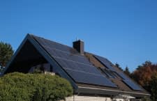 Eine Photovoltaik Anlage auf einem Hausdach
