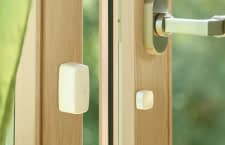 Elgato Eve Door & Window kann an Fenstern und Türen angebracht werden