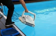 Einmal im Pool eingesetzt, reinigen immer mehr Putzroboter App gesteuert