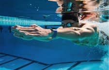 Viele Fitbit Fitness-Tracker eignen sich auch zum Schwimmen