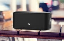 Der Bluetooth-Lautsprecher DOSS SoundBox hat eine moderne Optik und ist besonders günstig