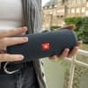 Die kompakte JBL Flip Essential 2 war bei uns im Test