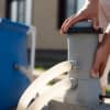 Poolpumpen sind effektive Wasserreiniger und gute Alternativen zur chemischen Reinigung mit Chlor.