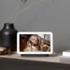 Ein Google Nest Hub kann die Steuerzentrale für ein Smart Home sein, das auf Google Assistant basiert