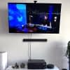 Die Amazon Fire TV Soundbar passt sich einfach in das Wohnzimmer ein